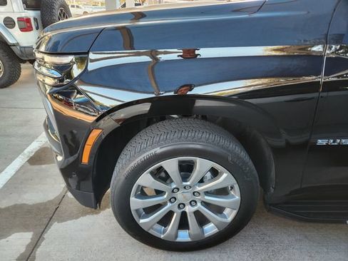 Used 2026 Chevrolet Suburban Premier w/ Sun And Tow Package RWD image 5