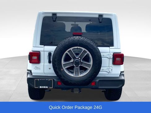 Used 2018 Jeep Wrangler Unlimited Sahara AWD/4WD image 4