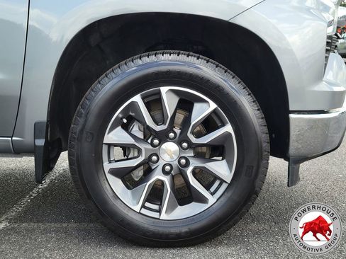 Used 2024 Chevrolet Silverado 1500 LT AWD/4WD image 12