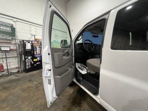 Used 2017 Chevrolet Express 3500 LT w/ LT Preferred Equipment Group image 36