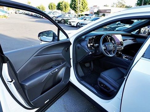 Used 2024 Lexus RX 350 350 w/ Technology Package image 40