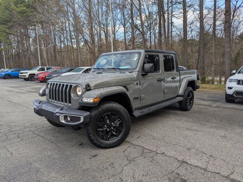 Used 2022 Jeep Gladiator Sport image 1