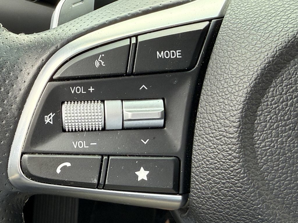 Used 2023 Genesis G70 2.0T AWD/4WD image 44