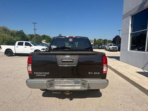 Used 2013 Nissan Frontier SV AWD/4WD image 3