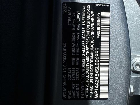 Used 2025 Porsche Macan image 28