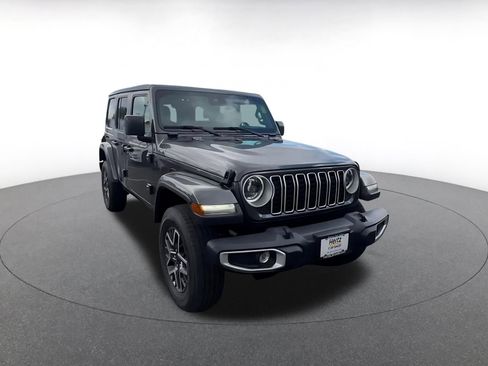 Used 2025 Jeep Wrangler Unlimited Sahara AWD/4WD image 3