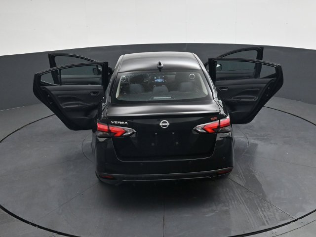 Used 2024 Nissan Versa SR FWD image 40