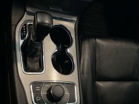 Used 2022 Jeep Grand Cherokee Limited image 20