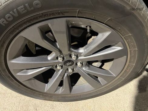 Used 2021 Ford Explorer XLT w/ Equipment Group 202A RWD image 3
