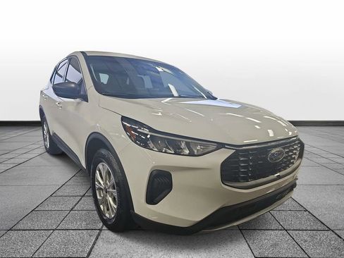Used 2023 Ford Escape Active w/ Tech Pack #1 AWD/4WD image 3