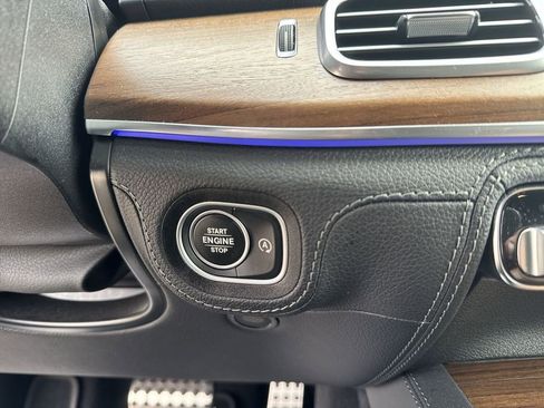 Used 2024 Mercedes-Benz GLS 580 4MATIC image 22