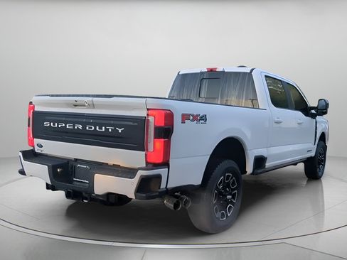Certified 2025 Ford F250 Platinum w/ FX4 Off-Road Package AWD/4WD image 27