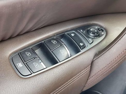 Used 2022 Nissan Armada Platinum w/ Captain's Chairs Package RWD image 17