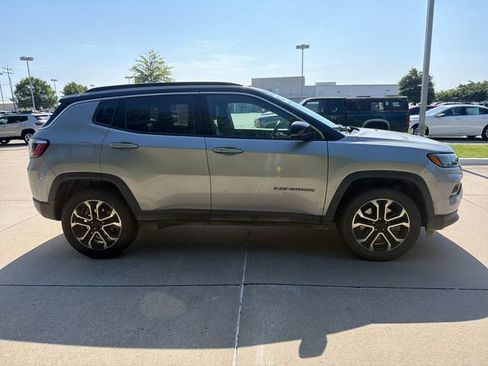 Used 2024 Jeep Compass Limited AWD/4WD image 6