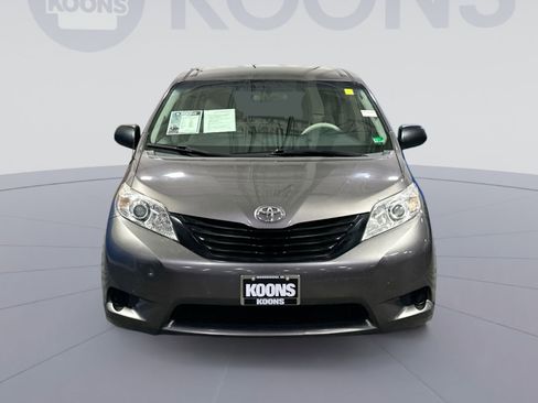 Used 2013 Toyota Sienna L w/ Towing Pkg image 11
