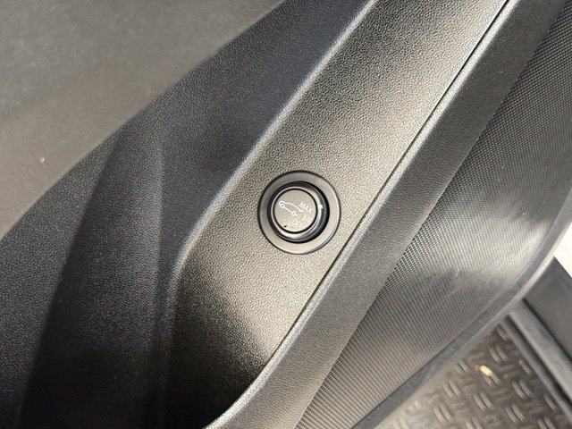 Used 2024 Chevrolet Equinox LT FWD image 17