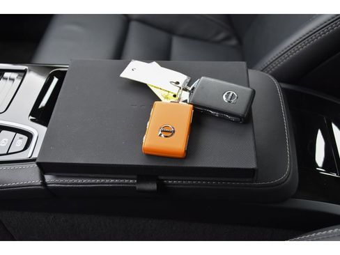 Certified 2024 Volvo S90 T8 Ultimate image 35