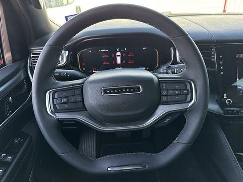 Used 2023 Jeep Wagoneer Series II image 13