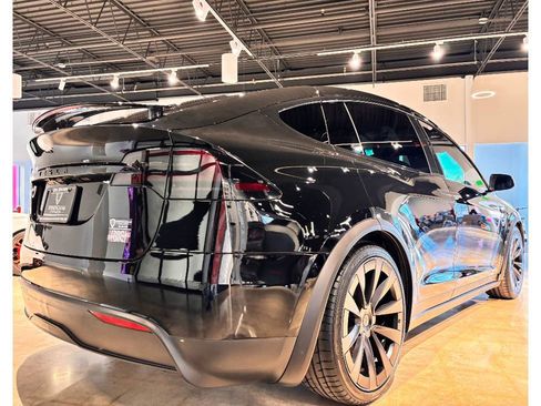 Used 2022 Tesla Model X Plaid image 13