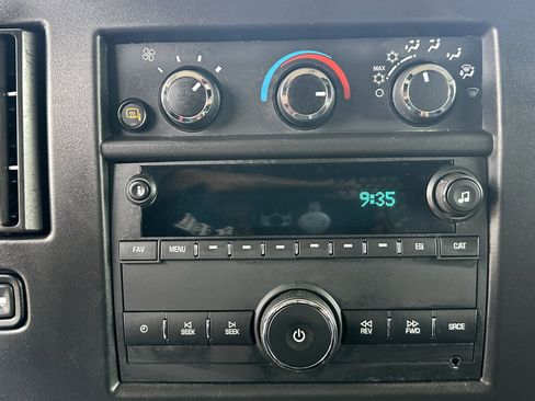 Used 2023 GMC Savana 2500 w/ Driver Convenience Package image 26