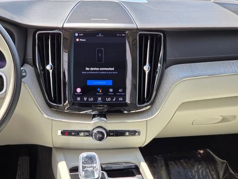 Used 2023 Volvo XC60 B5 Ultimate w/ Protection Package Premier FWD image 18