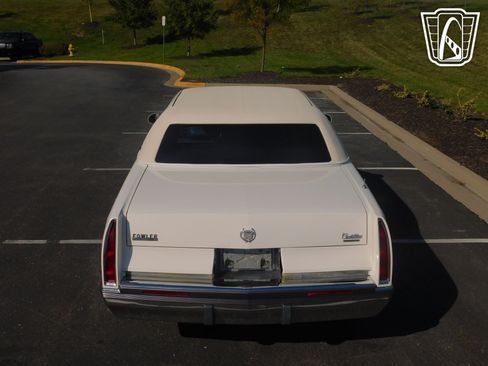 Used 1995 Cadillac Fleetwood Brougham RWD image 12