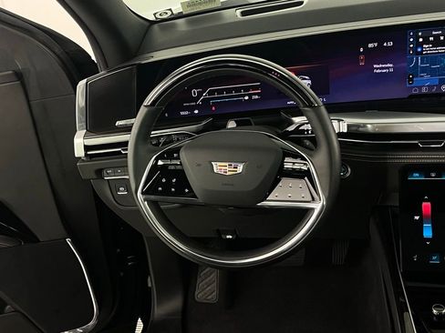 Used 2025 Cadillac Escalade ESV Premium Luxury image 15