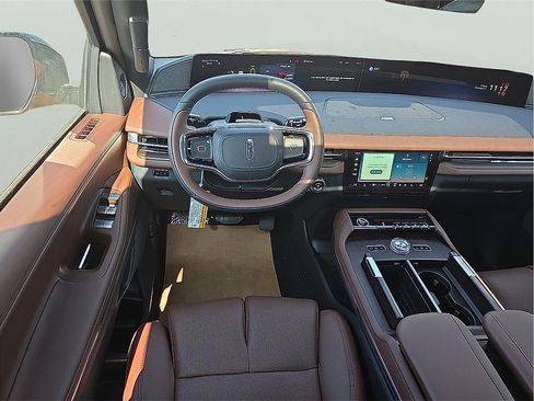 New 2025 Lincoln Navigator Reserve image 11