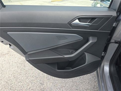 New 2025 Volkswagen Jetta SE image 10