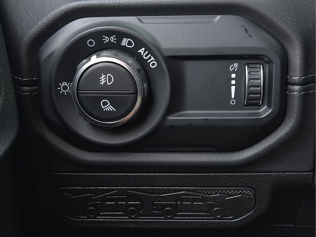Used 2025 Jeep Gladiator Rubicon AWD/4WD image 33