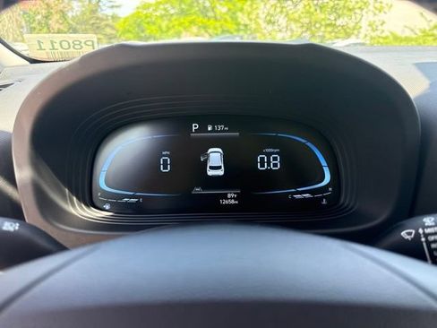 Used 2023 Hyundai Venue SEL FWD image 11