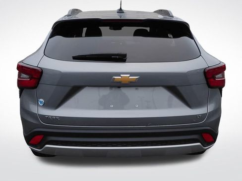 Used 2025 Chevrolet Trax LT w/ LT Convenience Package FWD image 6