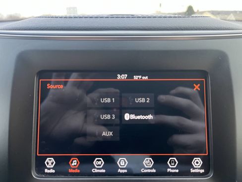 Used 2019 Jeep Cherokee Latitude Plus w/ Cold Weather Group image 20