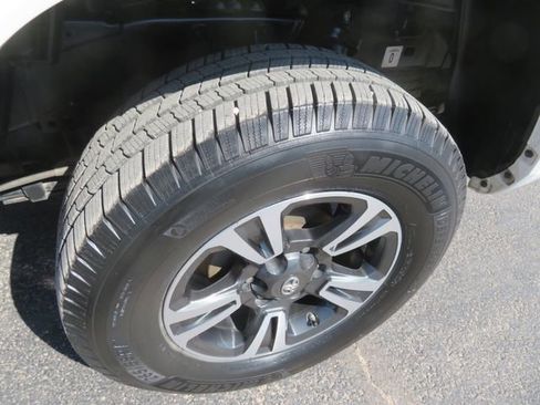 Used 2019 Toyota Tacoma 2WD Double Cab image 10