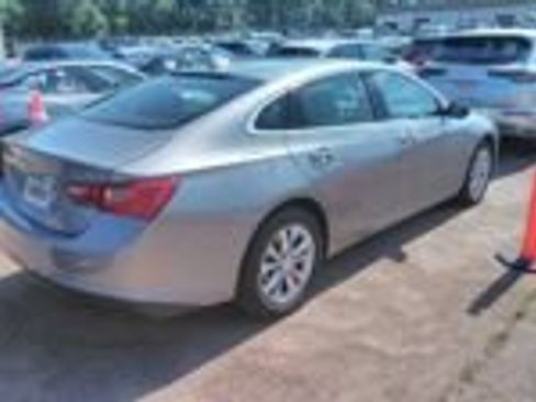 Used 2024 Chevrolet Malibu LT FWD image 2
