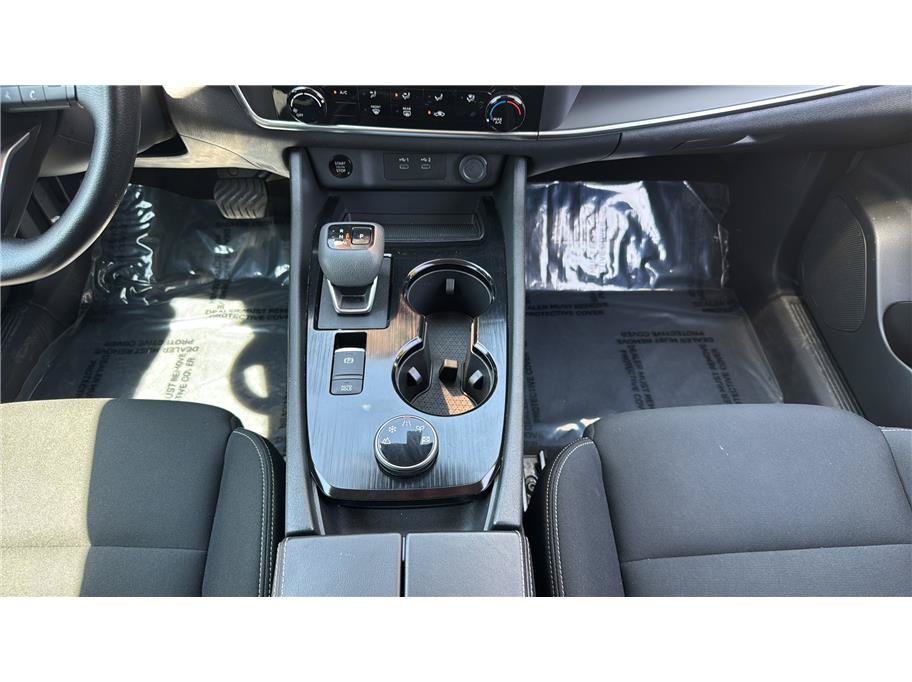 Used 2024 Nissan Rogue S AWD/4WD image 24