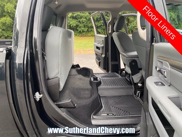 Used 2020 RAM 1500 Classic SLT AWD/4WD image 35
