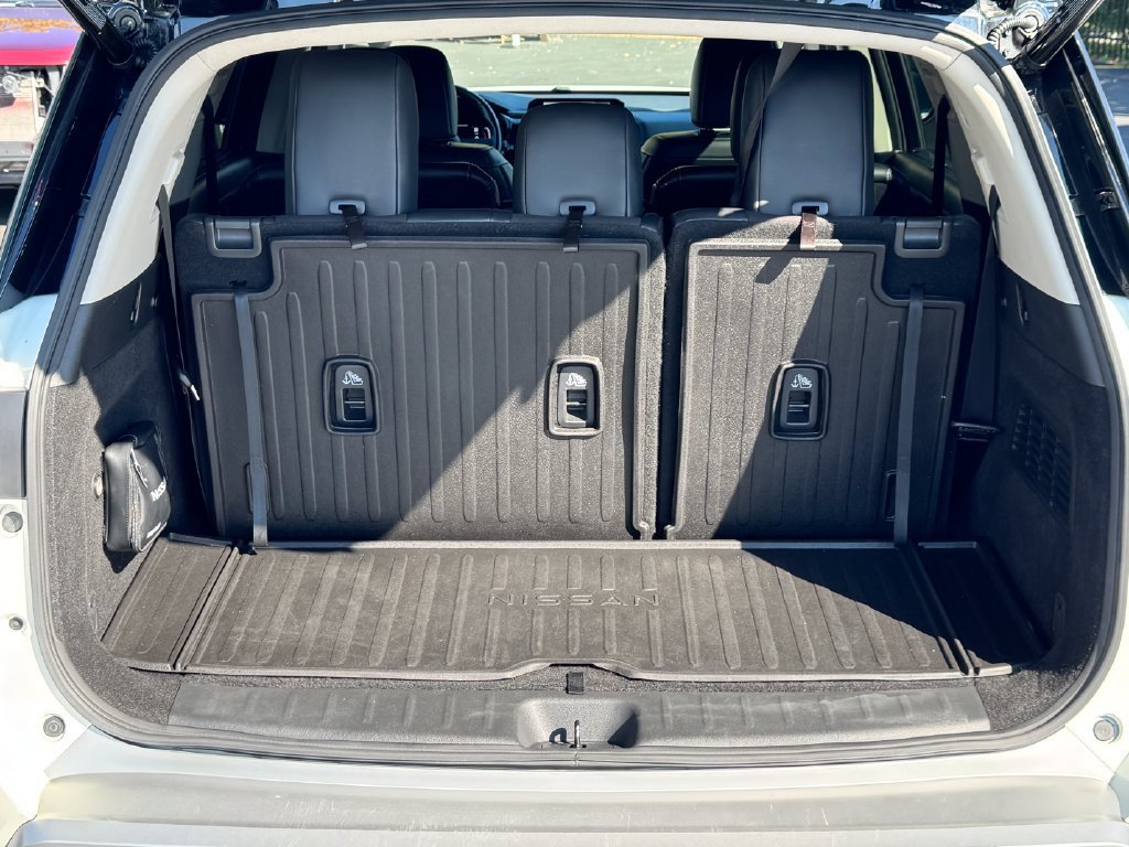 Used 2023 Nissan Pathfinder Platinum AWD/4WD image 17