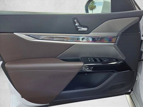 Certified 2024 BMW i7 xDrive60 AWD/4WD image 10