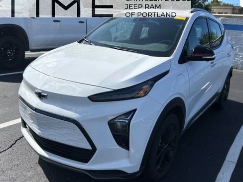 Used 2023 Chevrolet Bolt EUV Premier w/ Sun & Sound Package FWD image 1