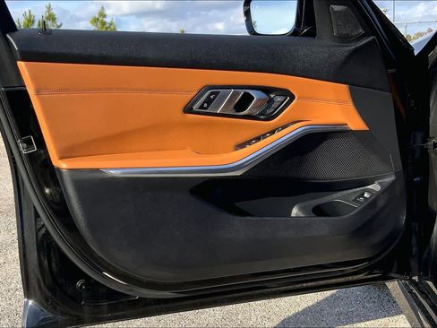 Used 2019 BMW 330i Sedan w/ Driving Assistance Package image 20