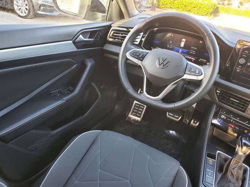 Used 2025 Volkswagen Jetta Sport image 10