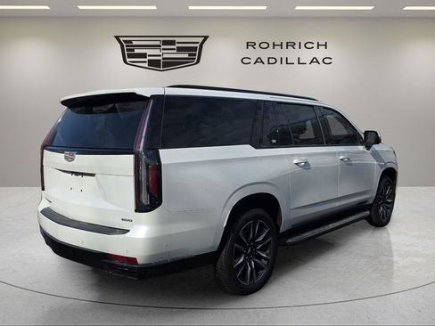 Certified 2022 Cadillac Escalade ESV Sport Platinum image 5