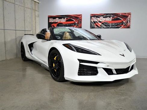 New 2025 Chevrolet Corvette E-Ray image 2