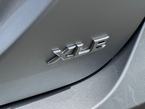 Used 2019 Toyota Camry XLE FWD image 37