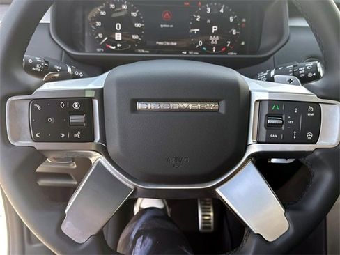 New 2024 Land Rover Discovery Dynamic SE image 27
