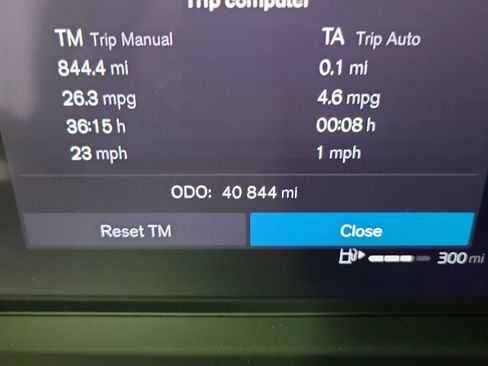 Certified 2024 Volvo XC40 B5 Plus w/ Protection Package Premier image 27