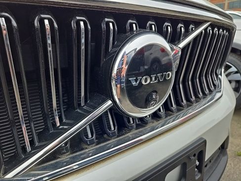 New 2025 Volvo XC40 B5 Ultra w/ Climate Package image 9