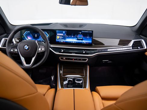 Used 2024 BMW X5 xDrive40i w/ Parking Assistance Package image 10