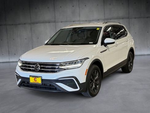 Used 2024 Volkswagen Tiguan SE AWD/4WD image 1